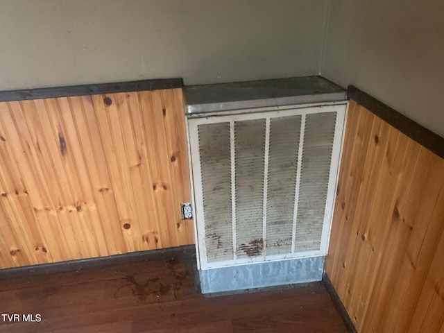 2260 Susong Memorial Rd, Greeneville, TN 37743 - details featuring wood-type flooring and wooden walls