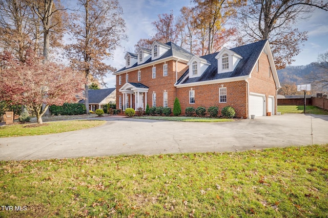 view of front facade featuring a garage and a front yard