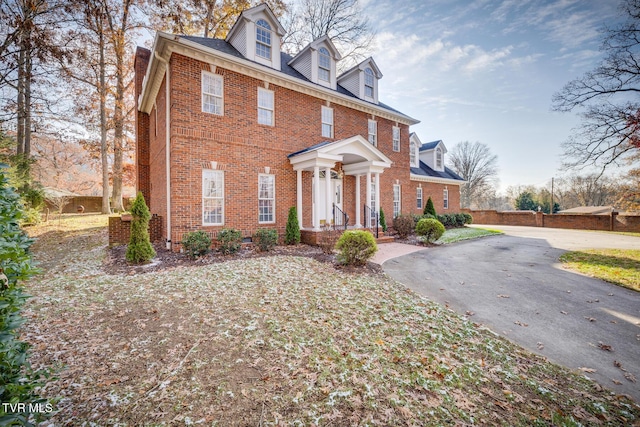 view of front of property