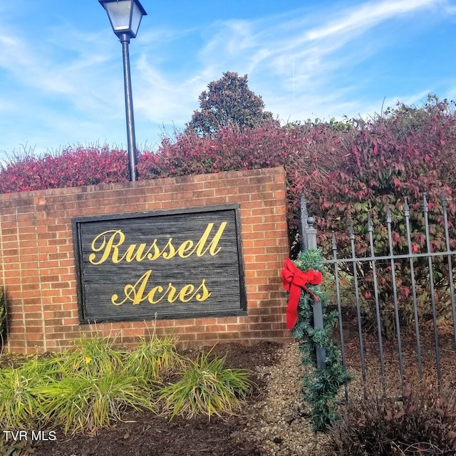 view of community / neighborhood sign