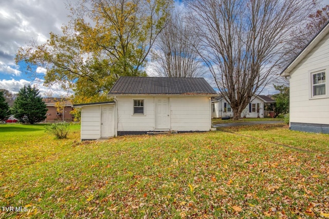 view of outdoor structure with a yard