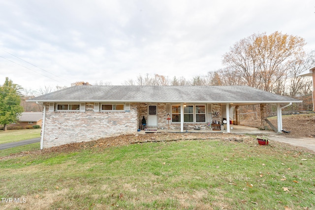 ranch-style house featuring a front yard and covered porch