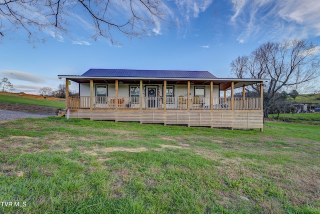 country-style home featuring a front yard