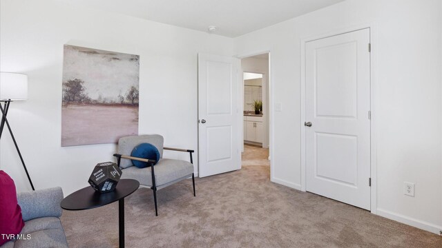 1711 Fox Meadows Cir, Bluff City, TN 37618 - living area featuring baseboards and carpet floors