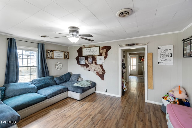 living room featuring crown molding, hardwood / wood-style floors, and ceiling fan