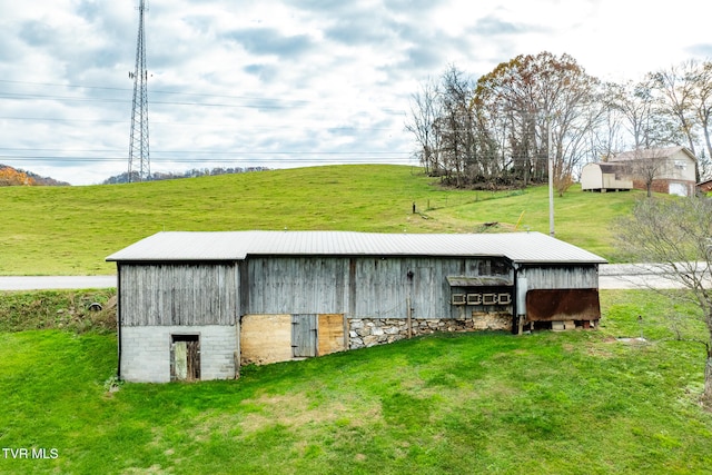 view of outdoor structure with a lawn