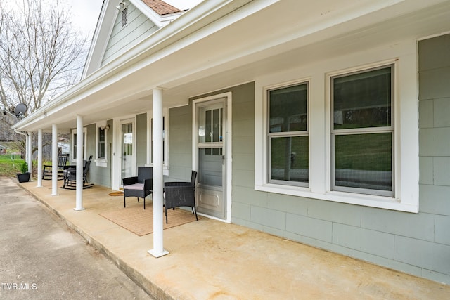 entrance to property featuring a porch