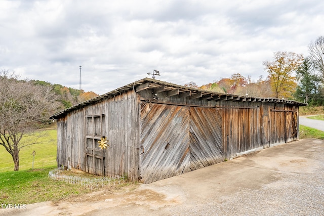 view of outbuilding