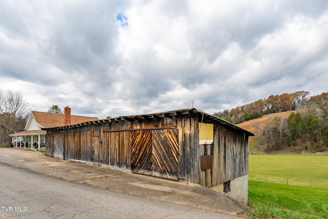 exterior space with a yard