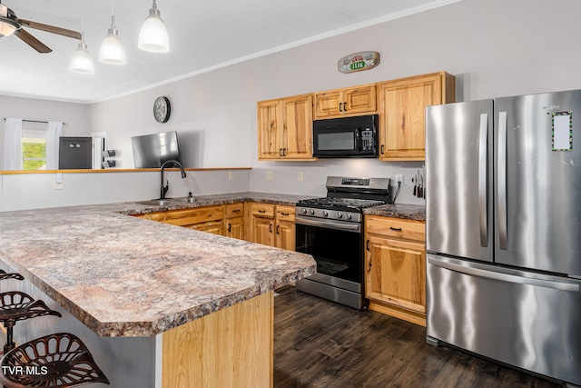 kitchen with kitchen peninsula, ornamental molding, stainless steel appliances, sink, and pendant lighting