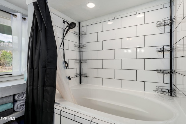 bathroom featuring shower / bath combo