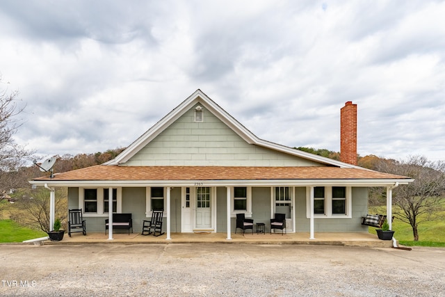 country-style home with a porch