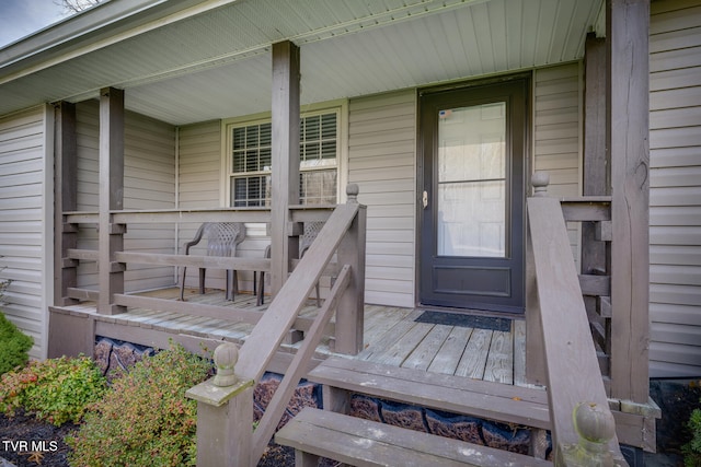 property entrance featuring a porch