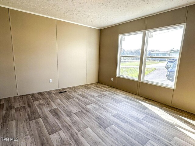 307 Bungalow Dr, Dandridge, TN 37725 - empty room featuring light hardwood / wood-style floors and a textured ceiling