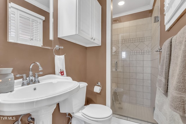 bathroom featuring toilet, sink, a shower with shower door, and ornamental molding