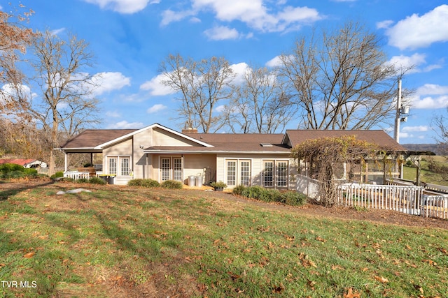 view of front of house with a front lawn