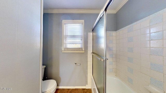 bathroom with combined bath / shower with glass door, toilet, and crown molding