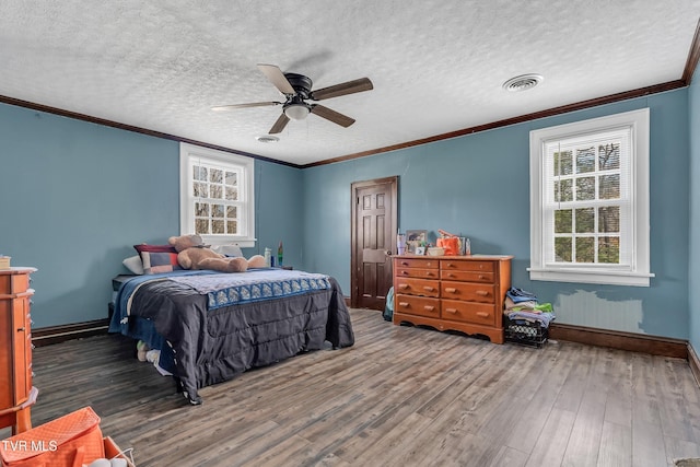 106 W Sycamore Ave, Big Stone Gap, VA 24219 - bedroom with wood finished floors, crown molding, baseboards, a ceiling fan, and a textured ceiling