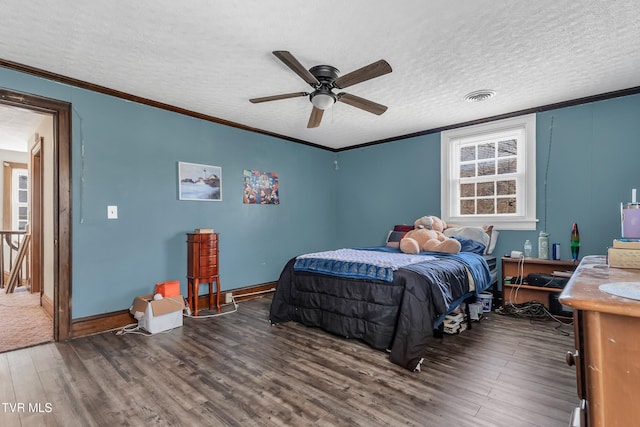 106 W Sycamore Ave, Big Stone Gap, VA 24219 - bedroom featuring wood finished floors, crown molding, a ceiling fan, a textured ceiling, and baseboards