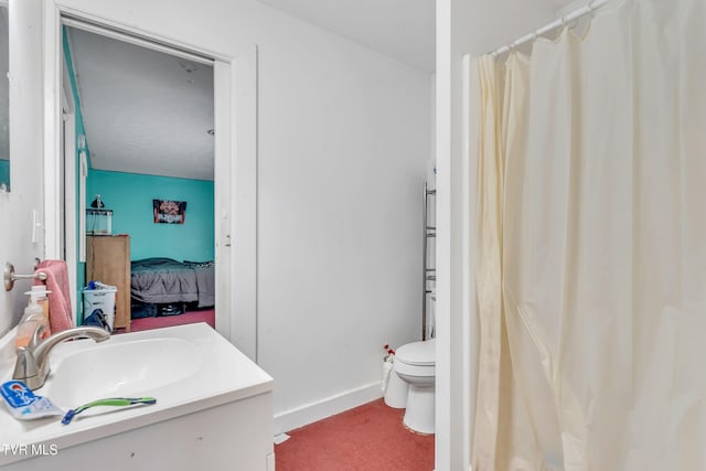 106 W Sycamore Ave, Big Stone Gap, VA 24219 - bathroom featuring vanity, toilet, ensuite bath, curtained shower, and baseboards