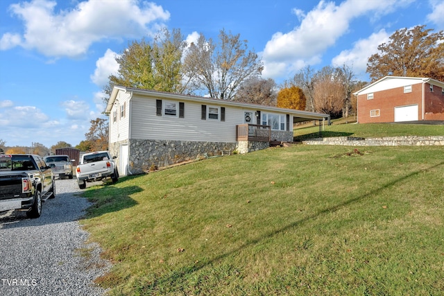 view of front of home featuring a front lawn