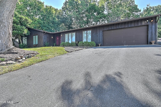 single story home featuring a garage