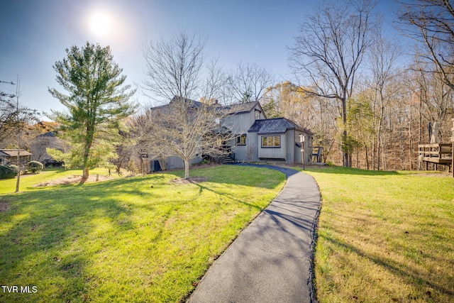 view of front of house featuring a front yard