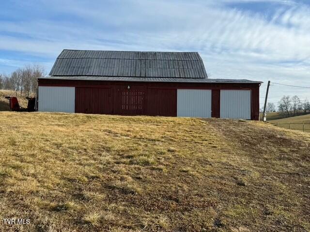 garage featuring a lawn