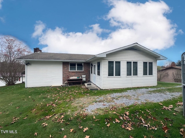 back of house featuring a lawn