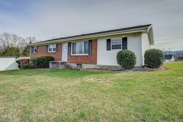 single story home with a front yard