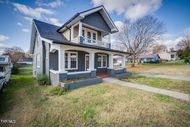 view of front of property with a porch and a front lawn