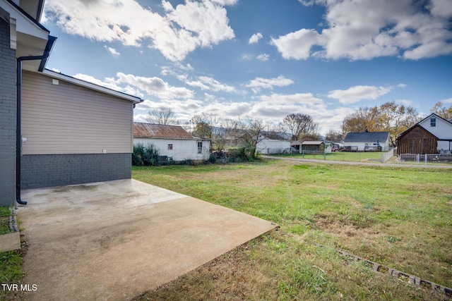 view of yard featuring a patio