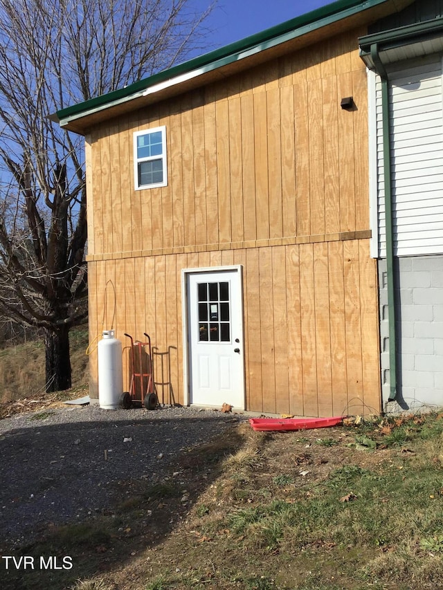 view of outbuilding