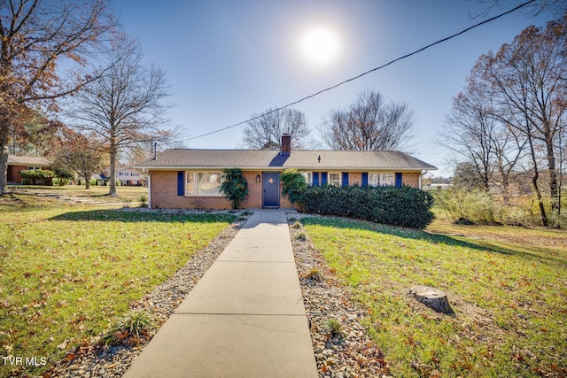 single story home with a front yard