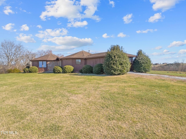 ranch-style house featuring a front lawn