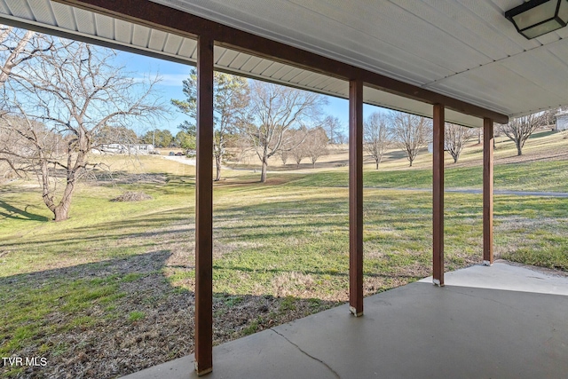 view of yard featuring a patio area