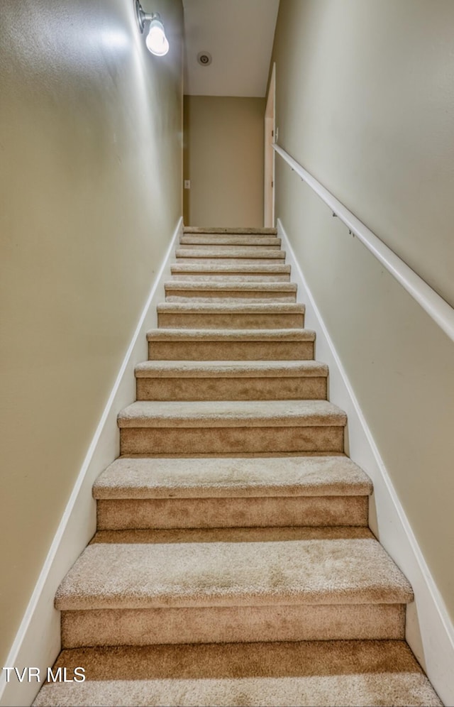 1505 Kensington Pl Unit 1505, Johnson City, TN 37615 - view of staircase