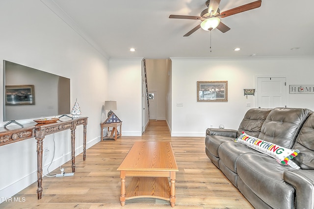 living room featuring light wood-type flooring, ceiling fan, and ornamental molding