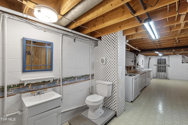 bathroom featuring vanity, toilet, and washing machine and clothes dryer