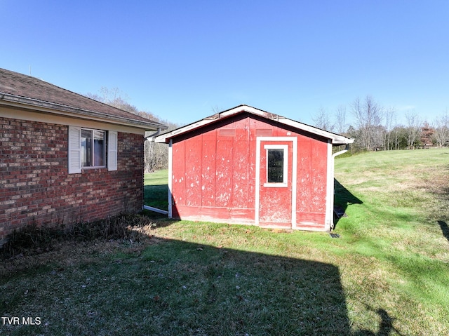 view of outdoor structure with a yard