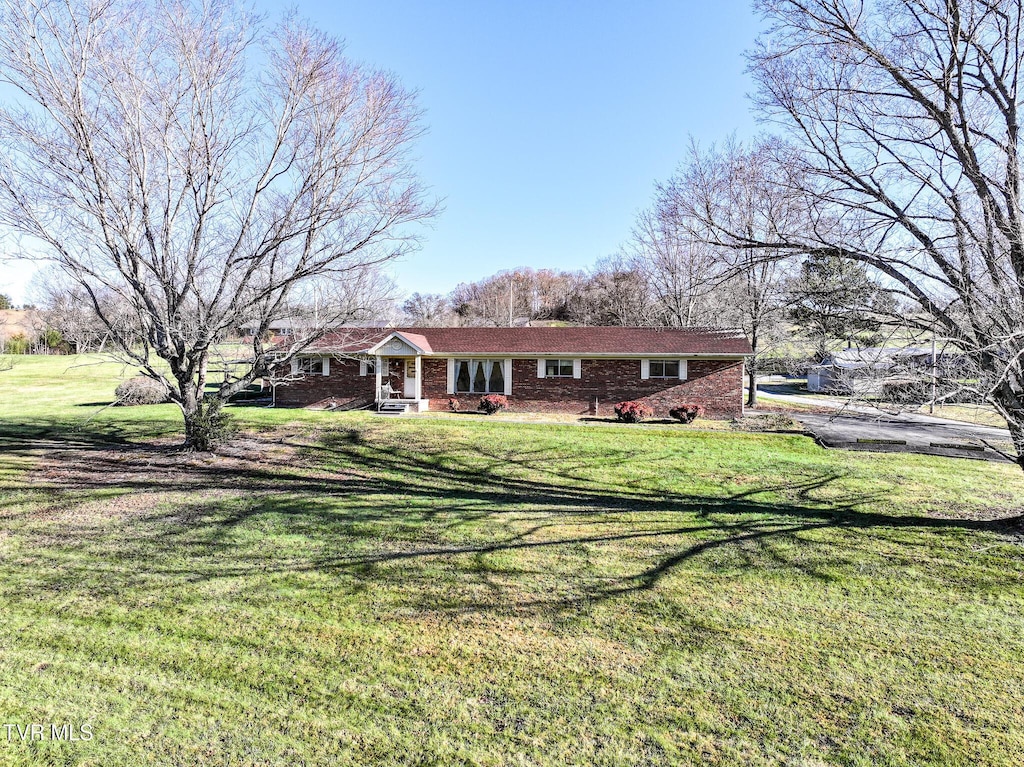 ranch-style home with a front lawn