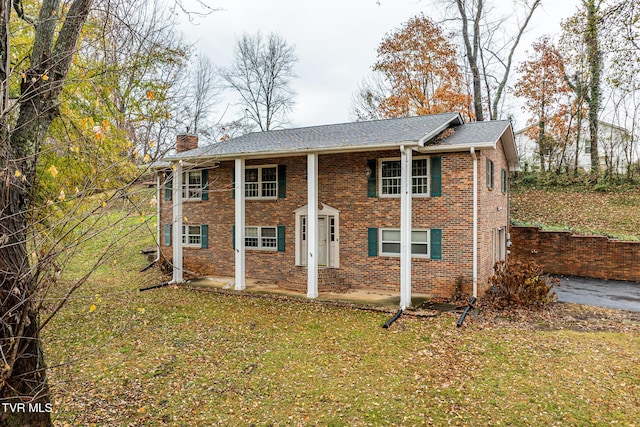 view of front of house featuring a front yard