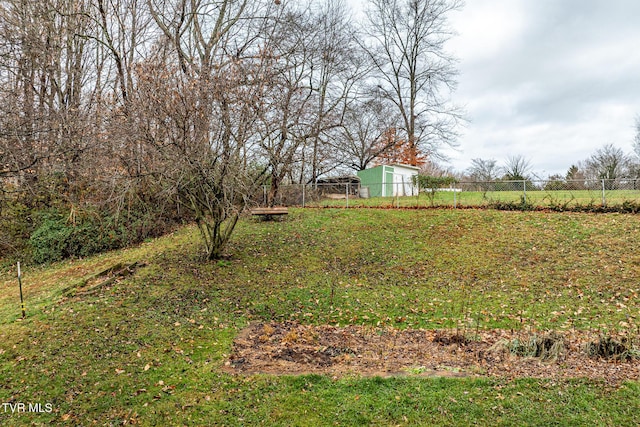 view of yard featuring a rural view