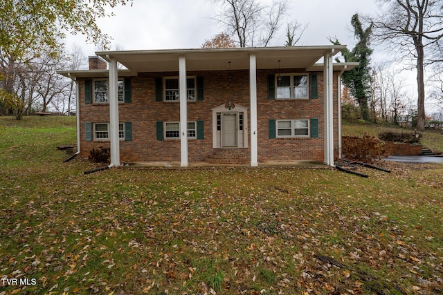 view of front of home with a front lawn