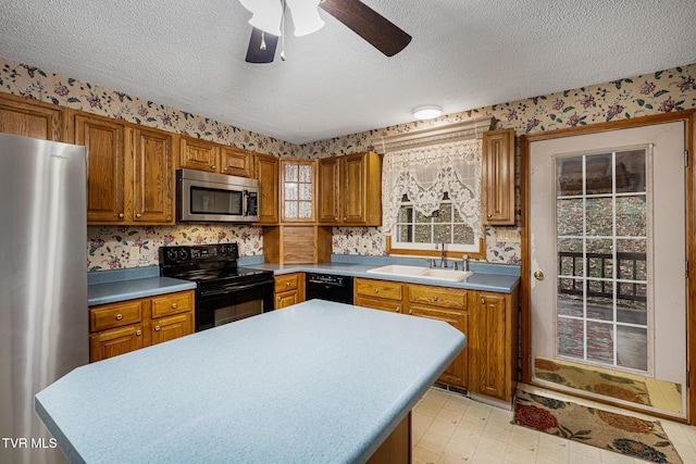 kitchen with a textured ceiling, sink, ceiling fan, and black appliances