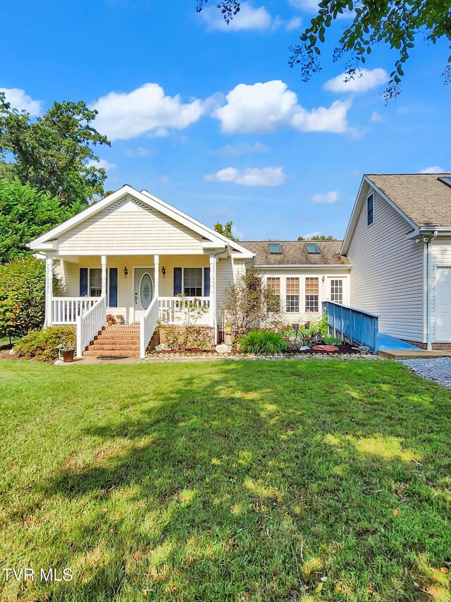 single story home featuring a porch and a front lawn