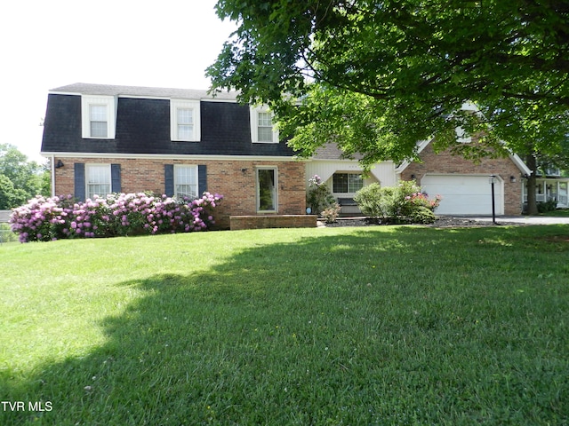 209 Scotland Rd, Kingsport, TN 37660 - view of front facade featuring a front yard, roof with shingles, and brick siding