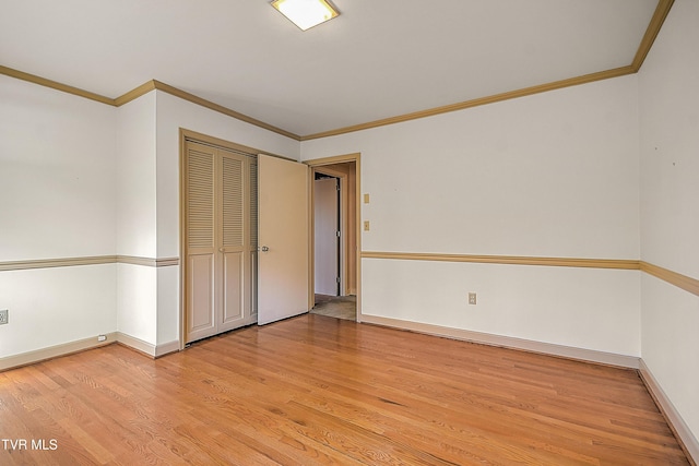 empty room featuring ornamental molding and light hardwood / wood-style flooring