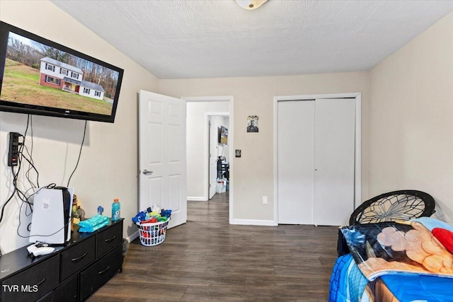 311 Dry Fork Rd, Del Rio, TN 37727 - bedroom featuring dark wood-type flooring, a closet, and a textured ceiling