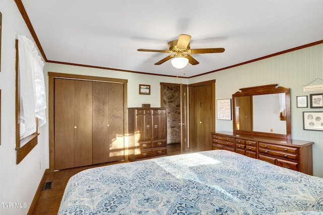 bedroom with ceiling fan and crown molding